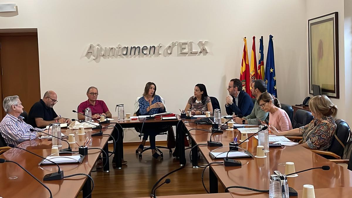 Un instante de la reunión en el Ayuntamiento de Elche para el seguimiento de las infraestructuras educativas