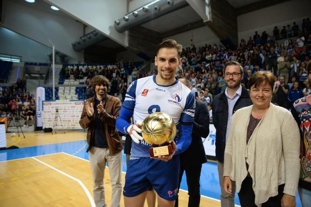 Palmas Volleyballer haben die spanische Meisterschaft gewonnen. Can Ventura besiegte am Samstag (29.4.) in der Halle von Son Moix den amtierenden Meister Almería mit 3:1-Sätzen.