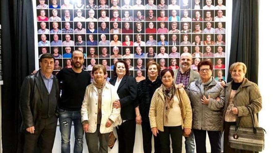 Almoines homenajea a sus mayores con un mural