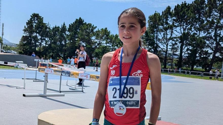 La atleta riosellana Paula Bustio (COA) al Nacional sub-14