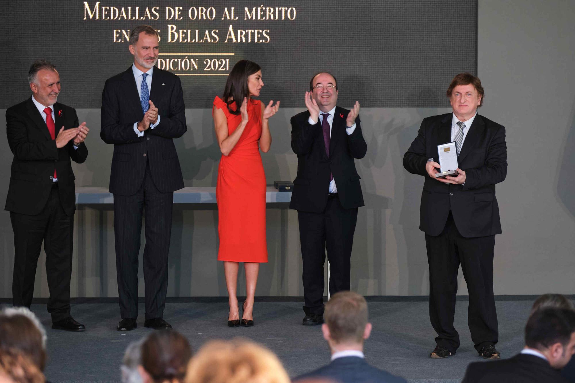 Los Reyes entregan en las Islas las Medallas de Oro al Mérito en las Bellas Artes a 32 personalidades de la cultura