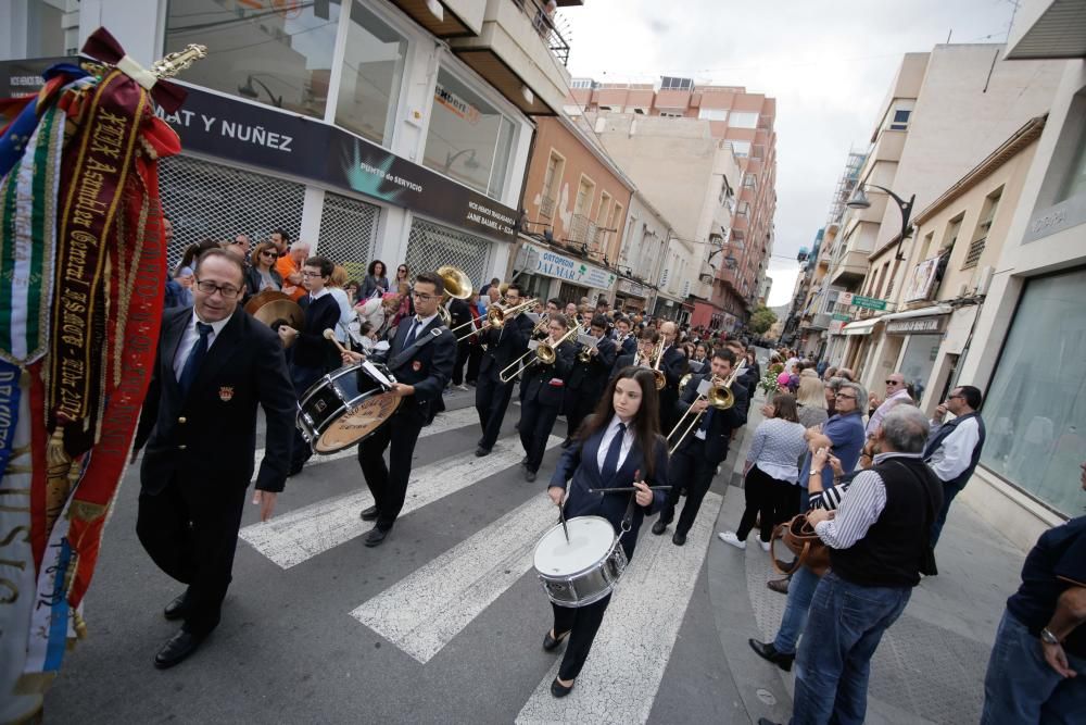 Cerca de 1.000 músicos interpretan el Pasodoble Idella en la Plaza Castelar.