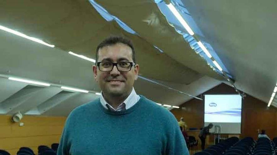 José Antonio Alonso Muriel, antes de impartir la conferencia.