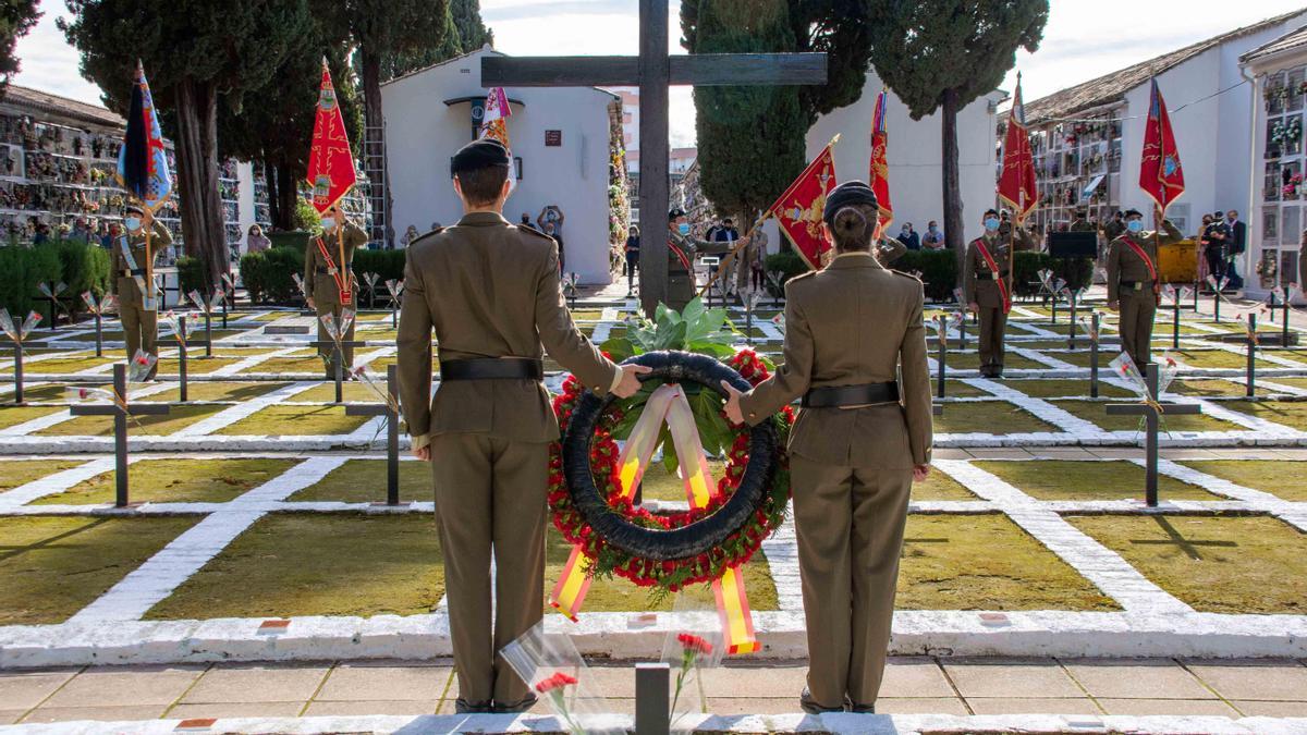 Homenaje de la Brigada X a los militares caídos por la patria.