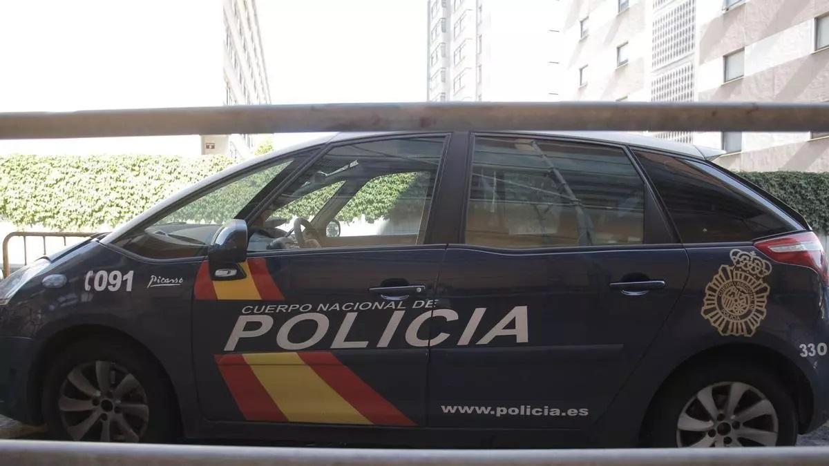 Vehículo de la Policía Nacional en A Coruña.