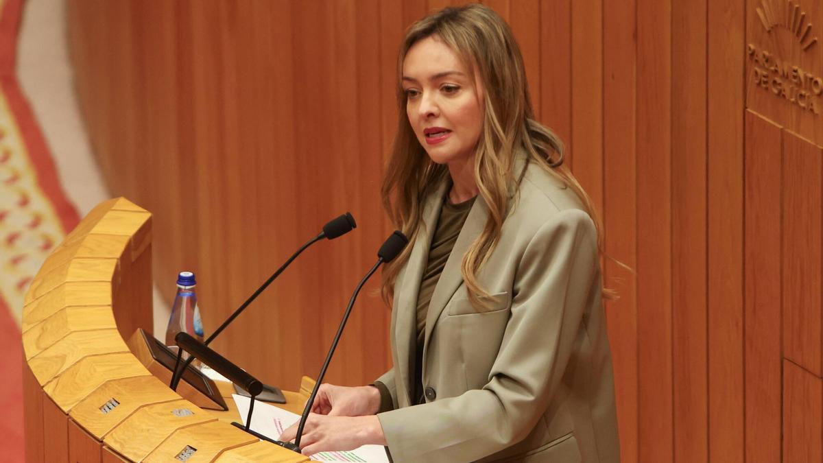 La conselleira de Política Social, Fabiola García, en el Parlamento gallego.
