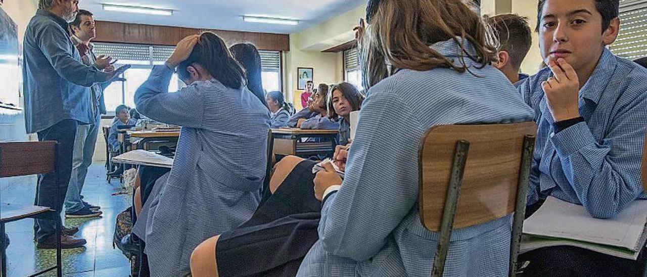 El equipo de FARO que impartió la charla a los alumnos del colegio Carmelitas de Vigo.