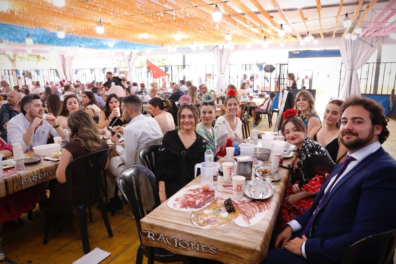 La Feria entra en calor con todas las mesas llenas