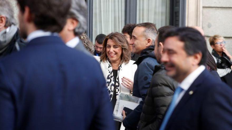 Susana Díaz defiende a Sánchez y subraya que no se saldrá de la Constitución