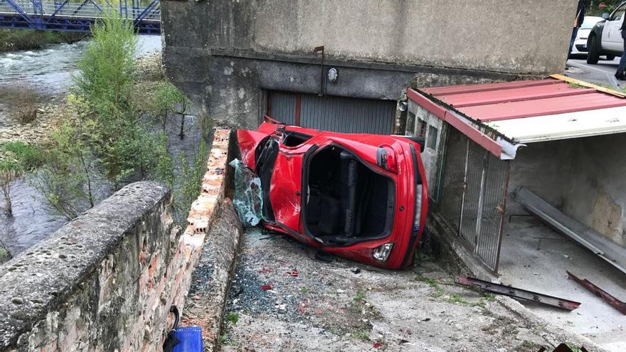 Heridas cuatro personas en un aparatoso accidente en San Martín del Rey Aurelio