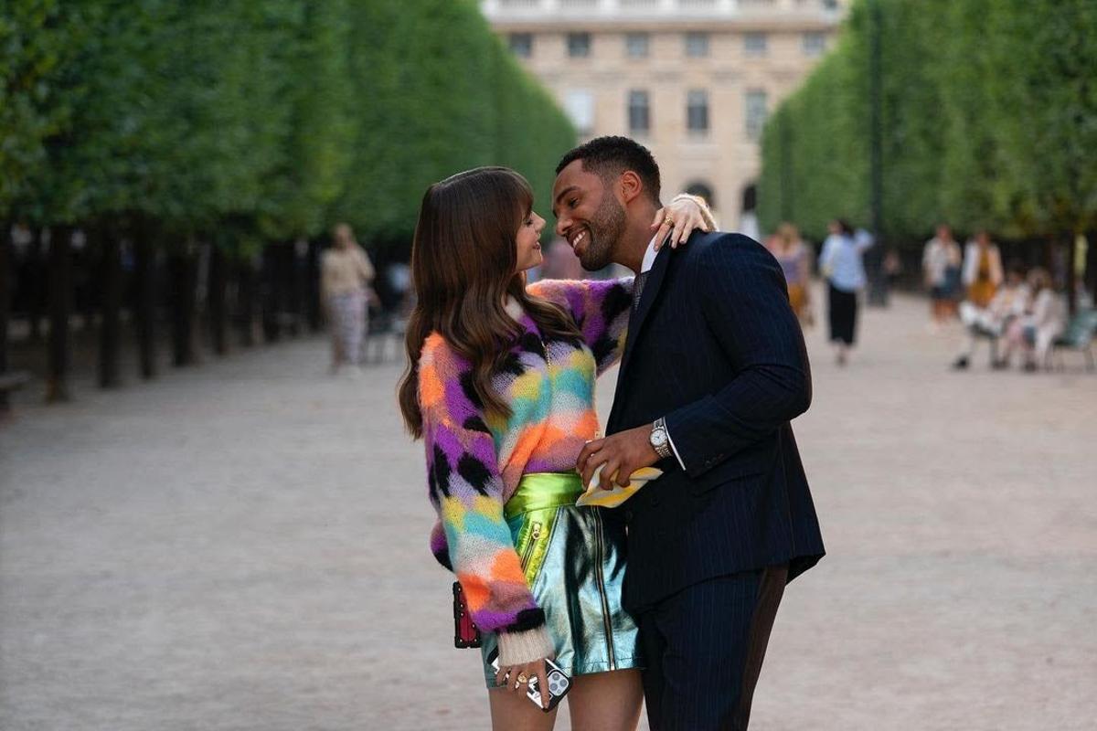 Box bag' o el bolso caja de 'Emily in Paris' que es tendencia