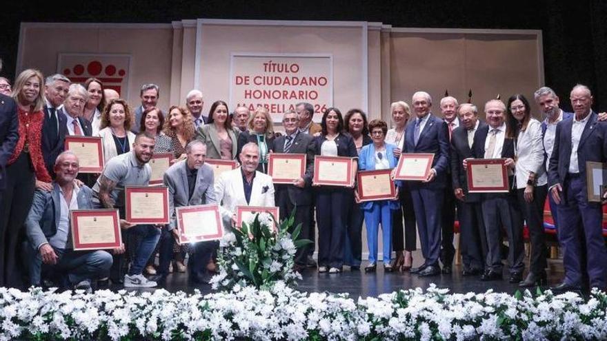Marbella honra a 17 vecinos por su contribución al desarrollo municipal