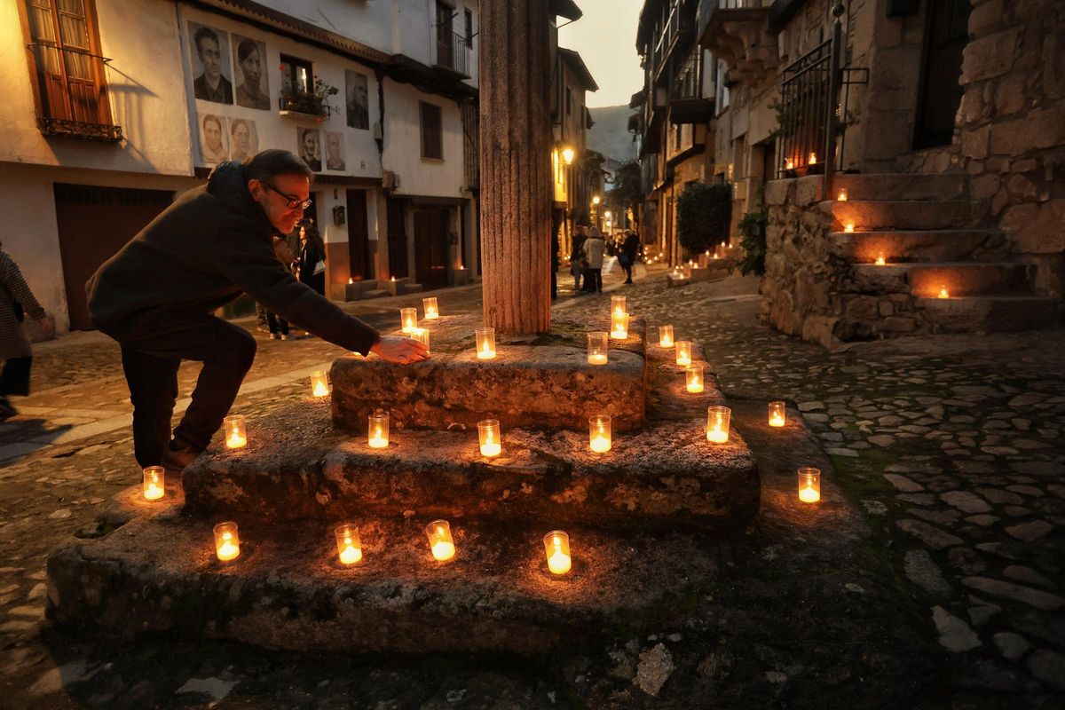 GALERÍA: Así fue la noche de almas blancas de Mogarraz (Salamanca)