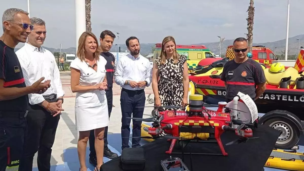 De bicicletas acuáticas, tres drones y siete torres californianas a pulseras 'antipérdida' para niños. Todo preparado para el verano en las playas de Castelló