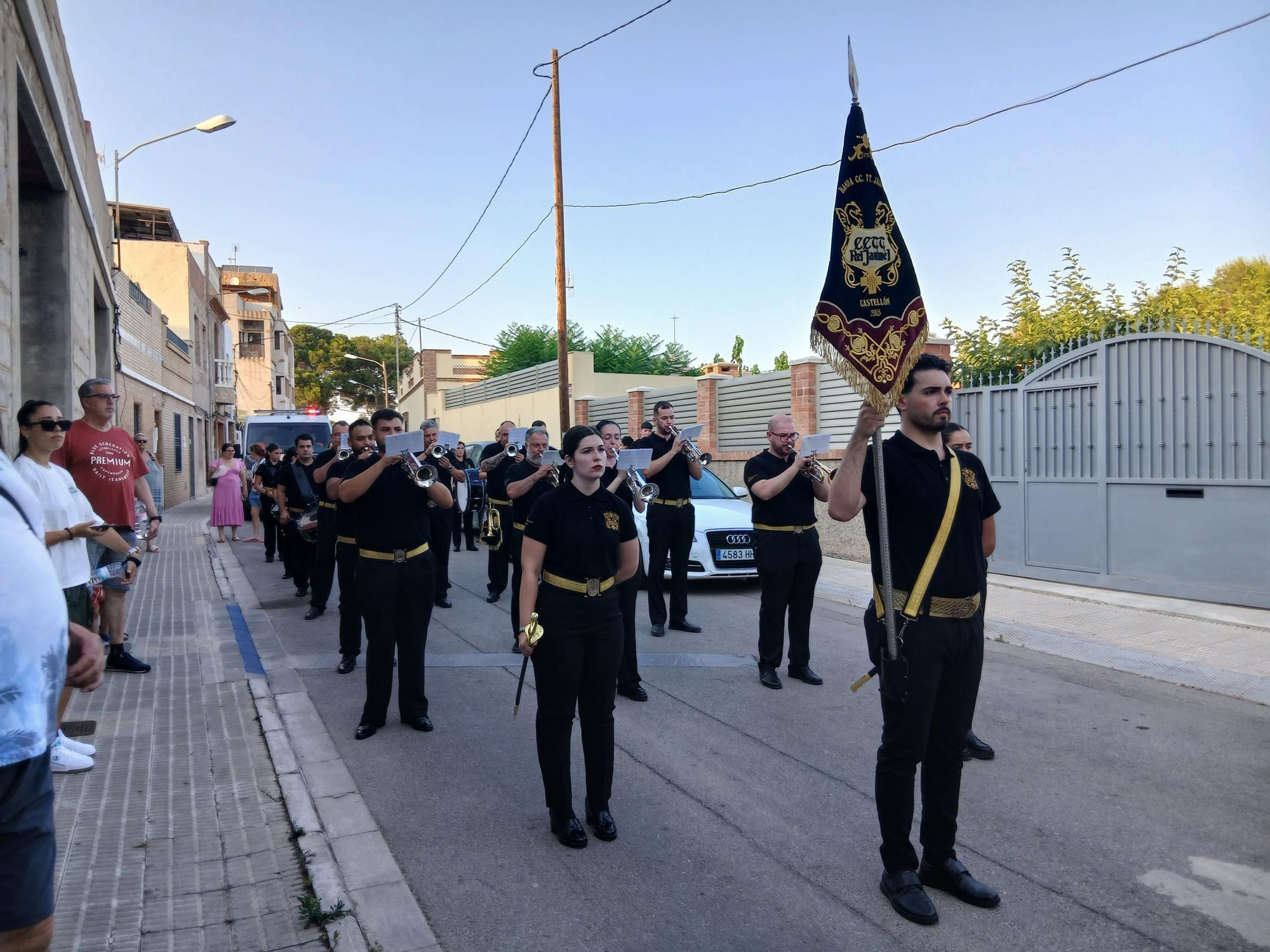Misa y procesión en las fiestas del barrio El Progreso en Vila-real