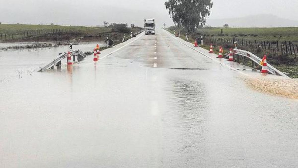 Inundación en la carretera de Cáceres a Badajoz.