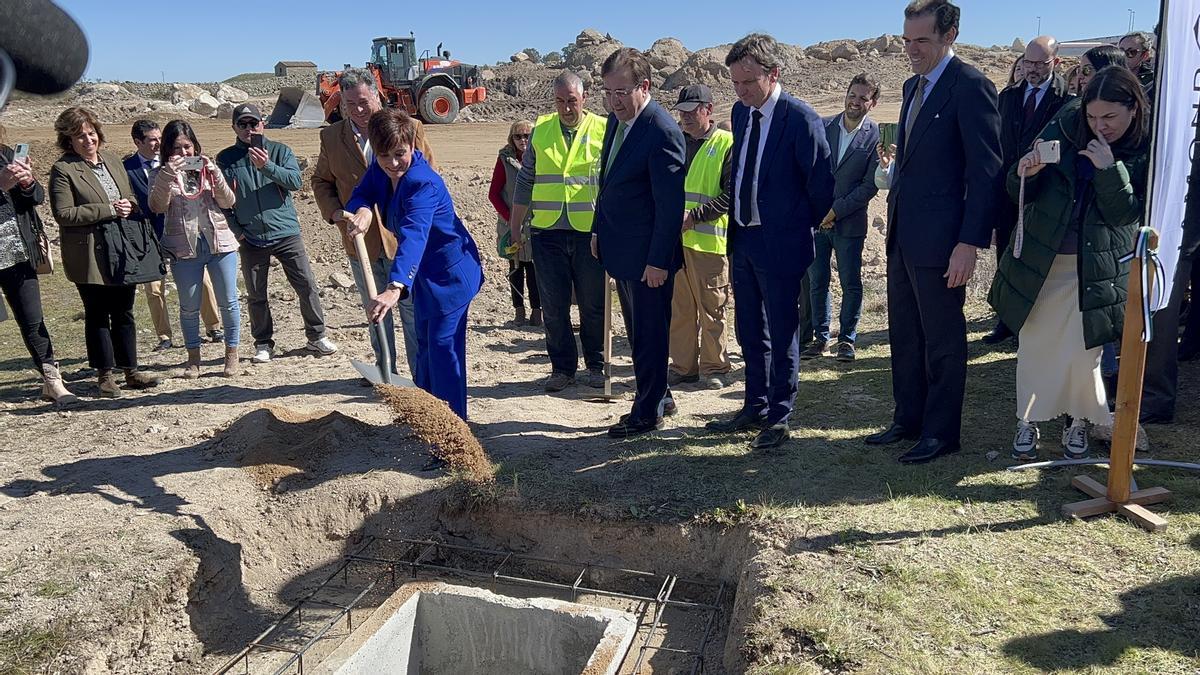 La ministra de Política Territorial, Isabel Rodríguez, en el acto de la primera piedra en Trujillo.