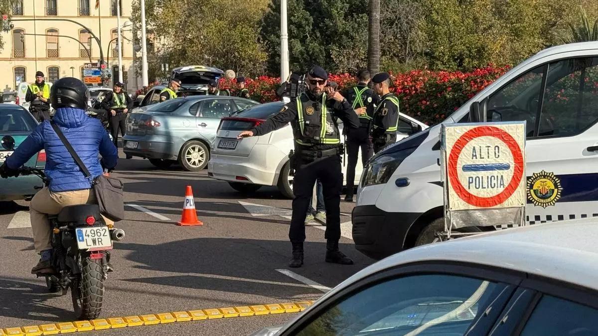 El BOE publica la tasa 0,0 con multa de 500 euros y pérdida de 4 puntos del permiso conducir: la Guardia Civil ya empieza a sancionar este verano