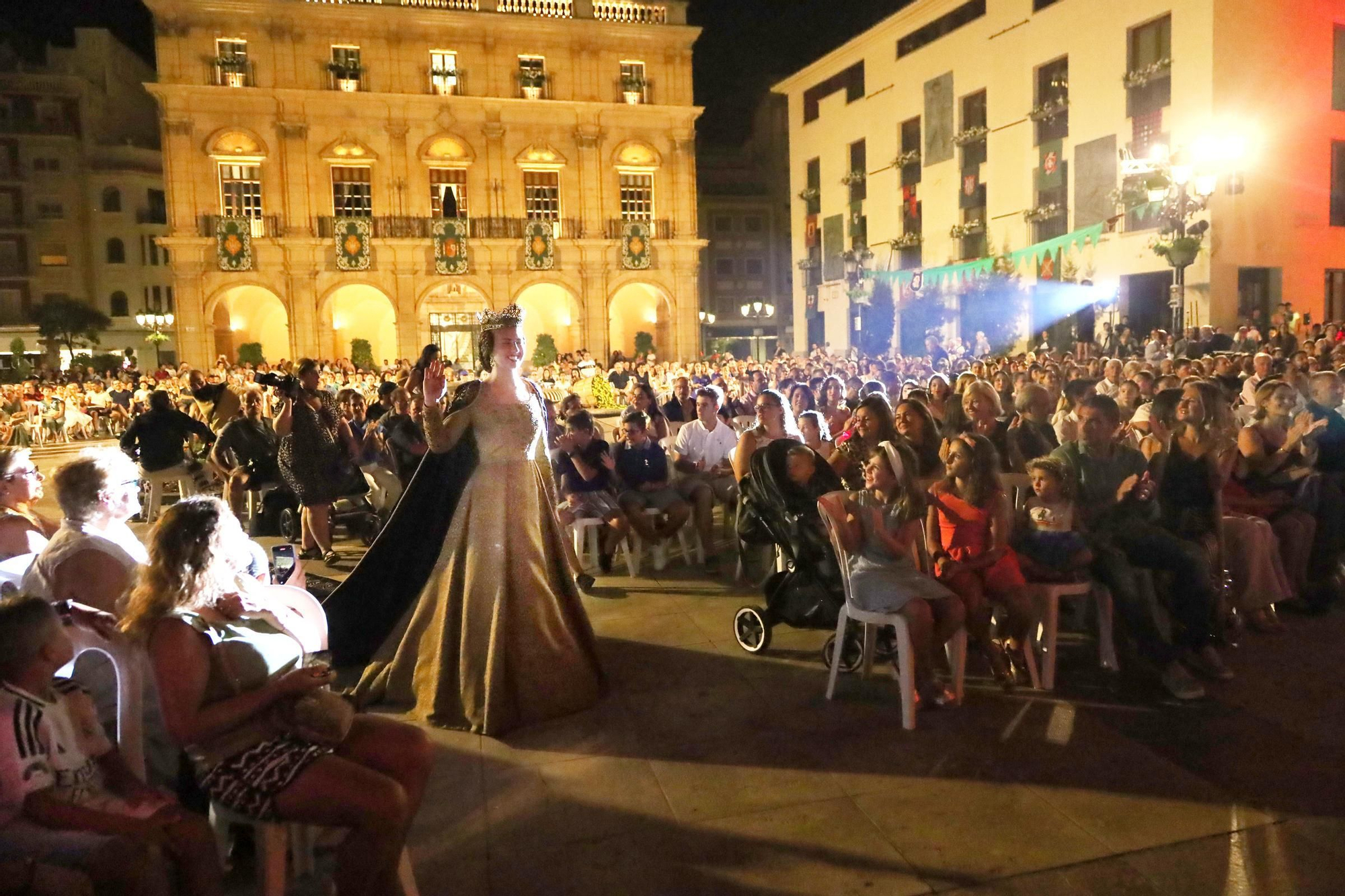 Jaume I ‘refunda’ la ciudad en un espectáculo de tradición