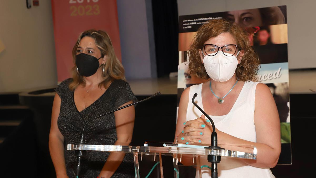 Salud Navajas y Alba Doblas, durante la presentación del ciclo.