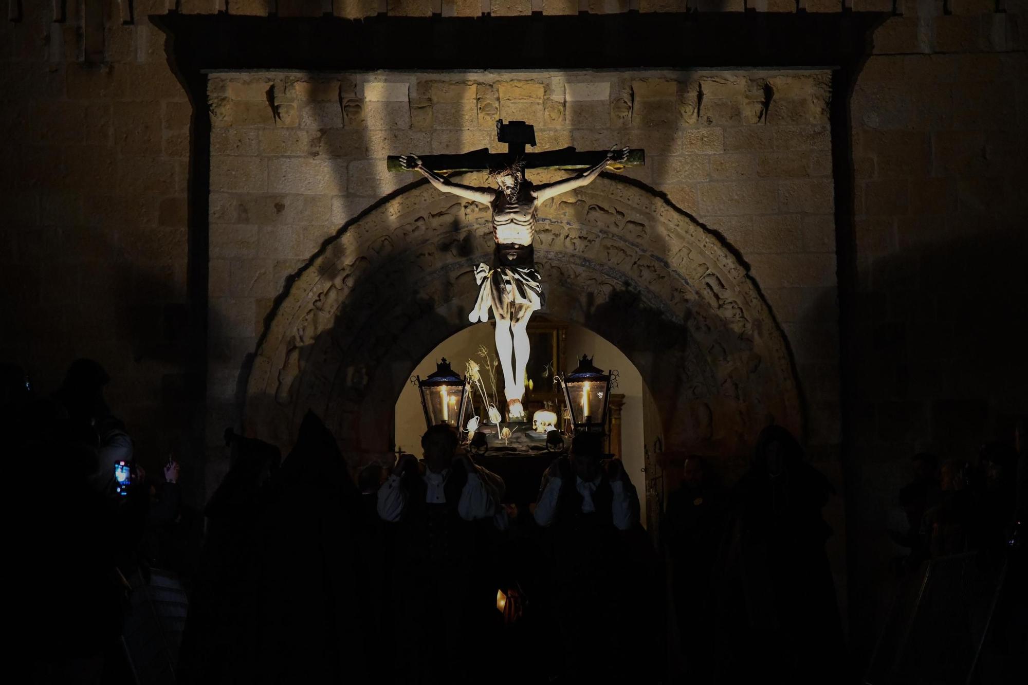 GALERÍA | Procesión de las Capas Prdas