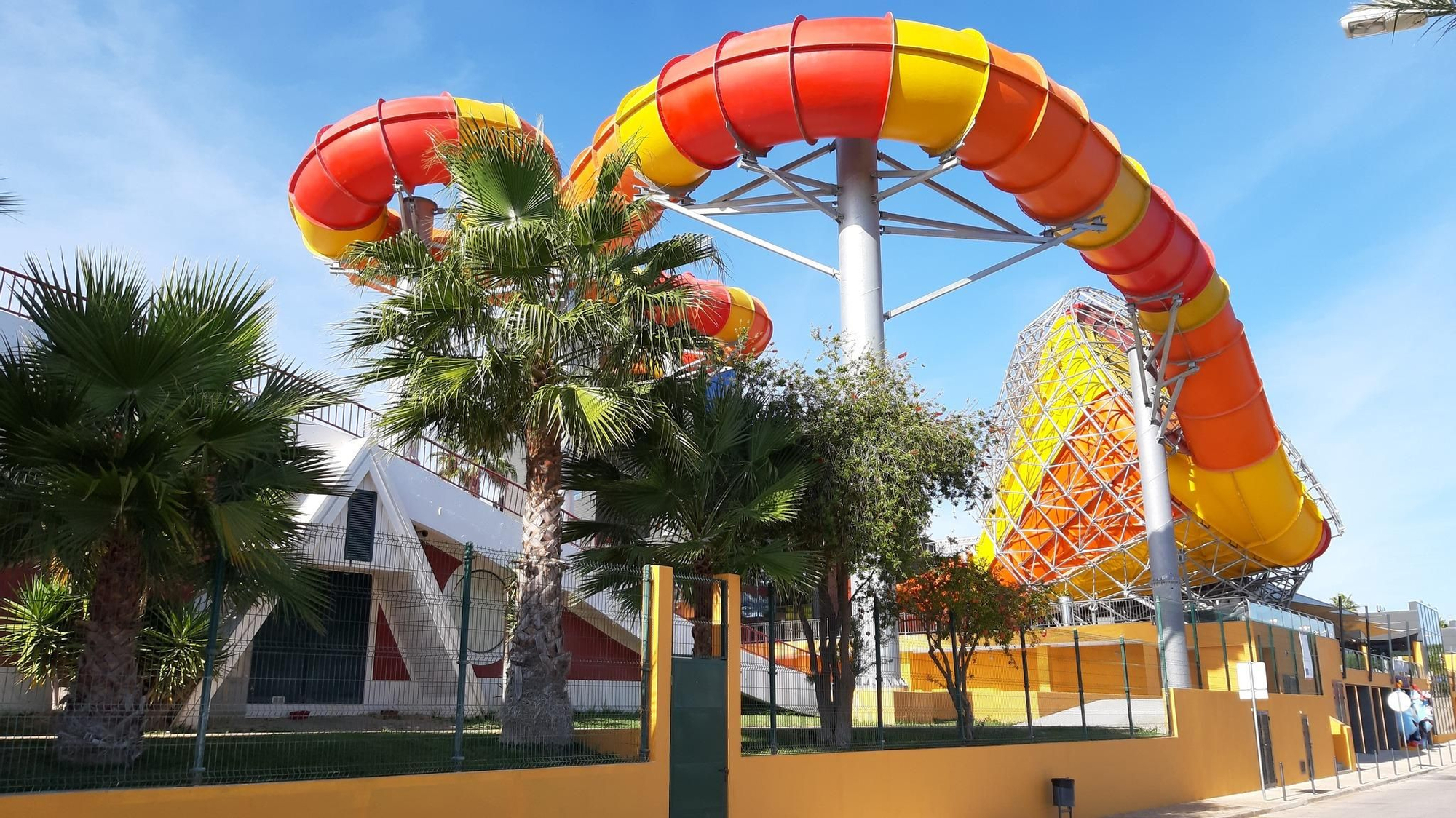 Viaje por el parque acuático cubierto de Portugal