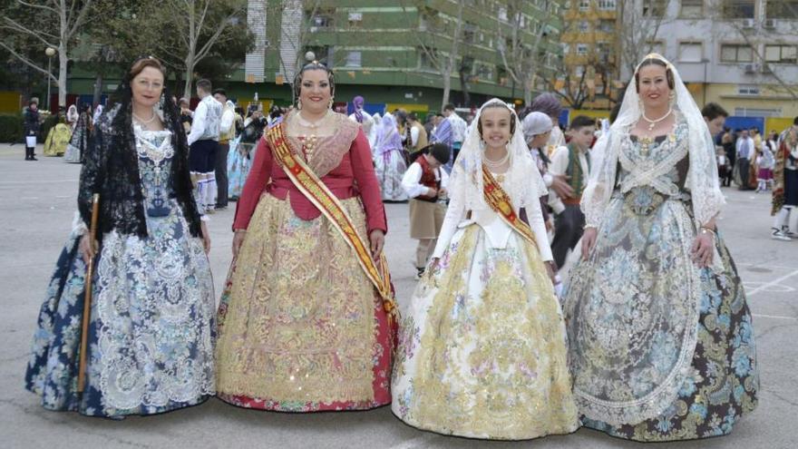 Alaquàs ofrenda sus flores a la Mare de Déu de l´Olivar