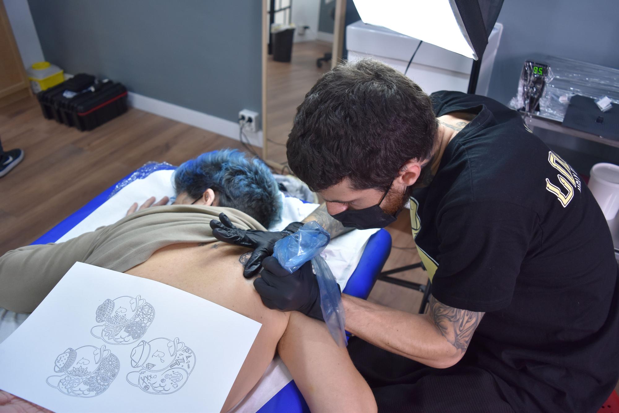 Maratón solidario de tatuajes