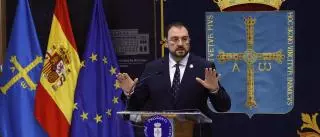 Barbón llama a “pasar página en la crispación” y exigirá a Sánchez “cumplir los compromisos con Asturias”
