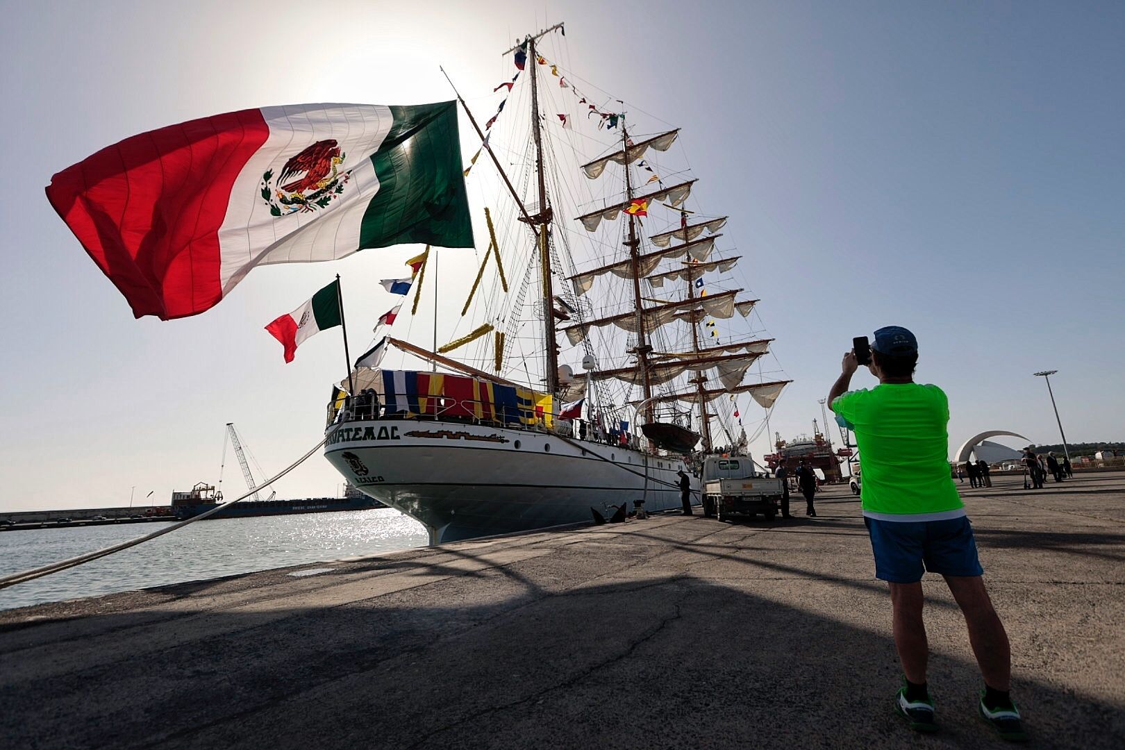 Llegada al Puerto de Santa Cruz del buque escuela mejicano Cuauhtémoc