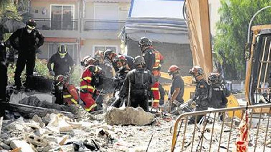 Hallados siete cadáveres en el derrumbe del edificio de Tenerife