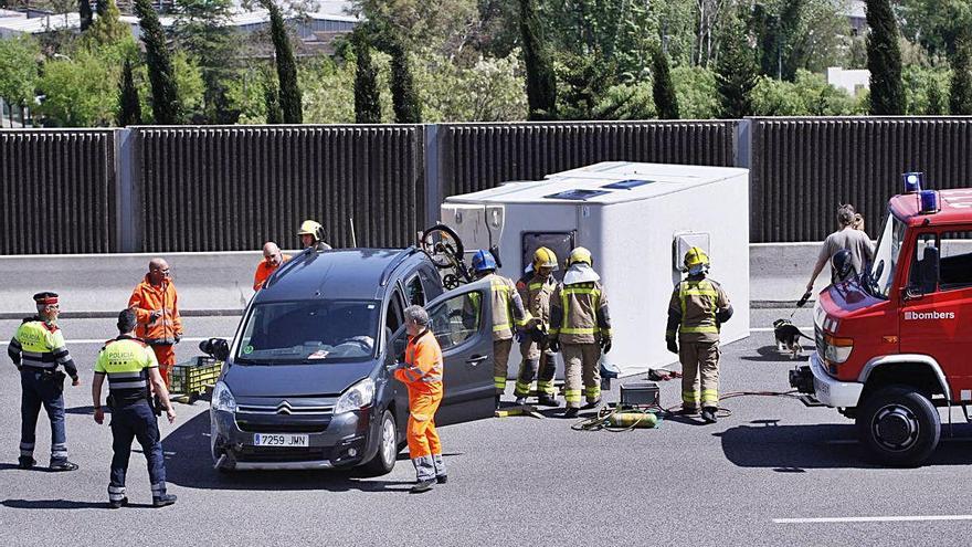 Una caravana bolca i s&#039;accidenta a l&#039;autopista AP-7 a Sarrià de Ter durant l&#039;any passat.