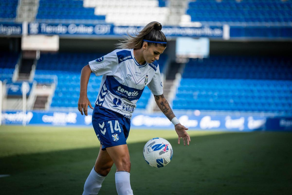 Natalia Ramos, en un partido del Costa Adeje en el Rodríguez López.