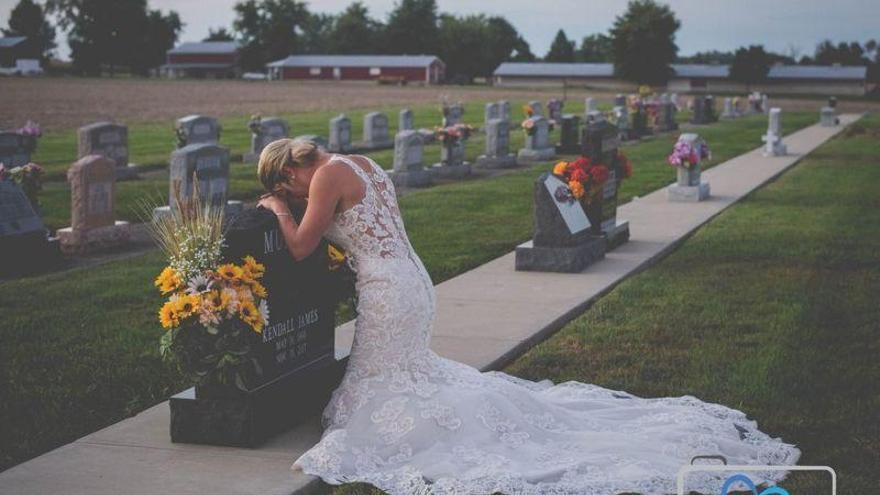 La conmovedora historia de la novia que se hizo las fotos de boda en la tumba del que iba a ser su marido