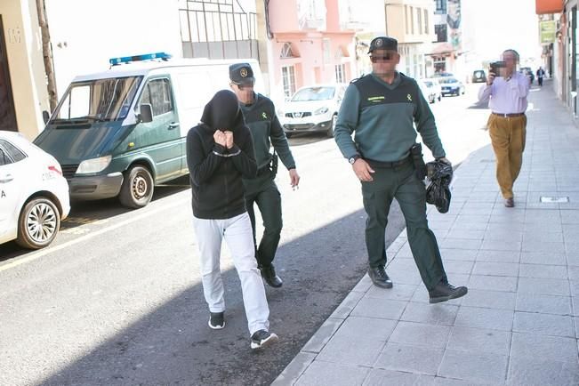 FUERTEVENTURA - Llegada al juzgado nº 6 de Puerto del Rosario el acusado de matar a Lorena Mazzeo Olivera - 16-02-17