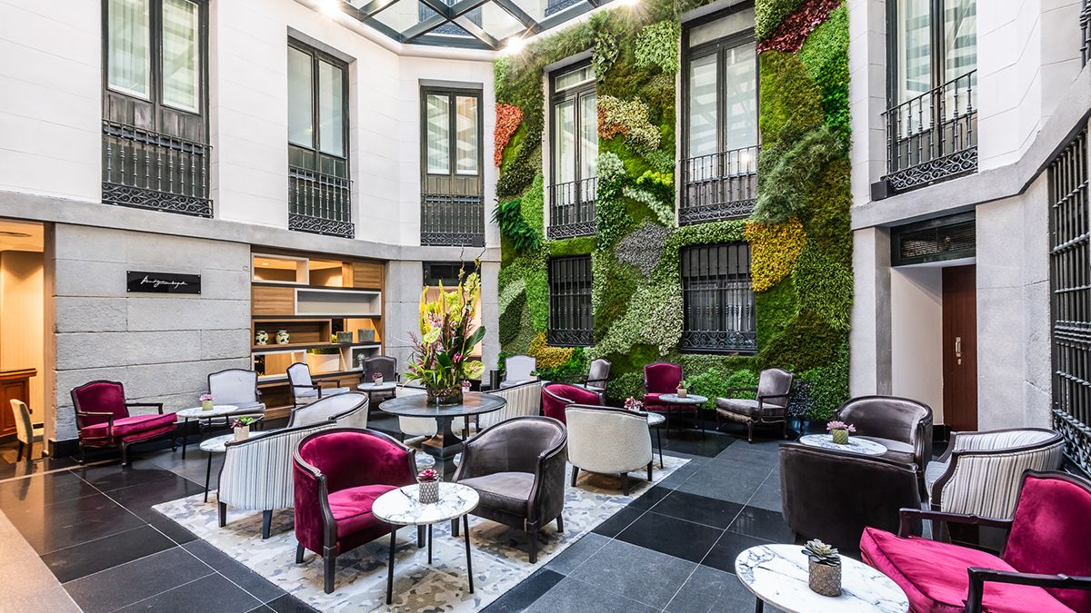 Un palacio del siglo XIX en pleno centro de Madrid recupera el cocido en tres vuelcos: el restaurante de hotel al que también van los madrileños