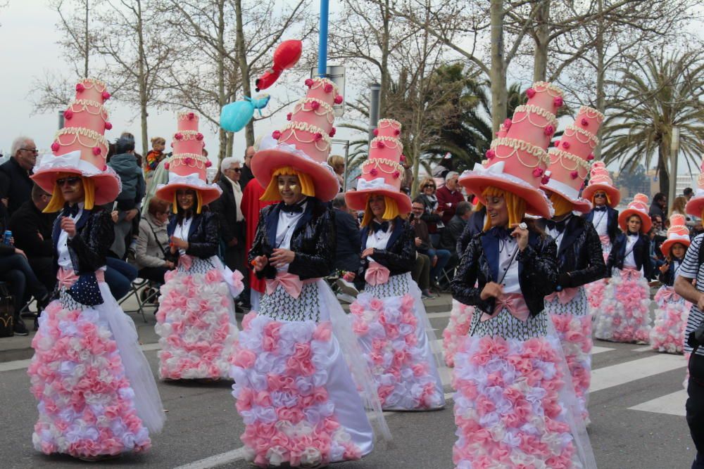 Roses viu un carnaval pletòric de gent i bon temps