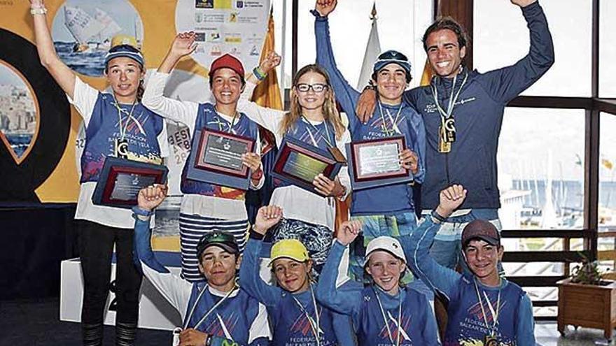 Las dos escuadras baleares que dominaron el Nacional de Optimist celebrado en Gran Canaria.