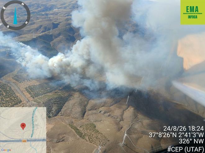 El incendio de Almería se complica: declarado el nivel 1 de emergencia y se activa una veintena de desalojos y confinamientos