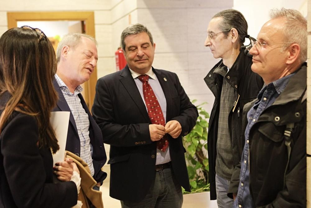 Ángel de la Calle y José Luis Paraja dan explicaciones de la deuda de la Semana Negra en rueda de prensa