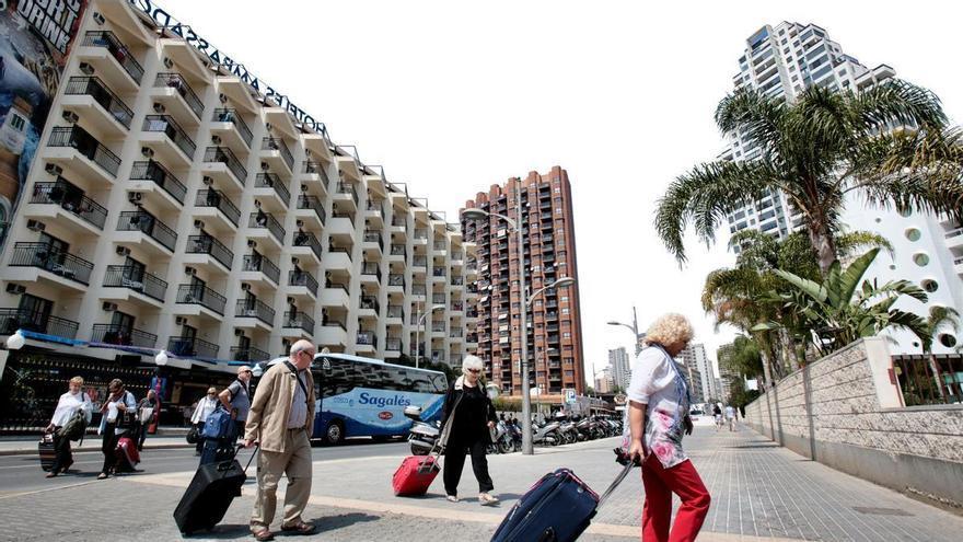 La patronal alerta de la pérdida de hasta 15.000 empleos si los hoteles valencianos quedan fuera del Imserso