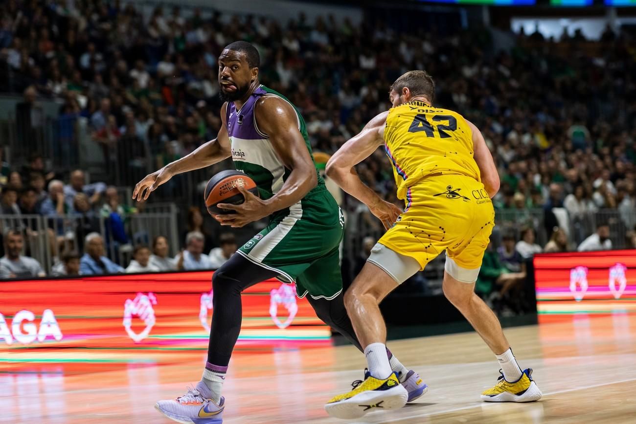 El Lenovo Tenerife cae derrotado ante el Unicaja Málaga (75-71) pero mantiene el cuarto puesto