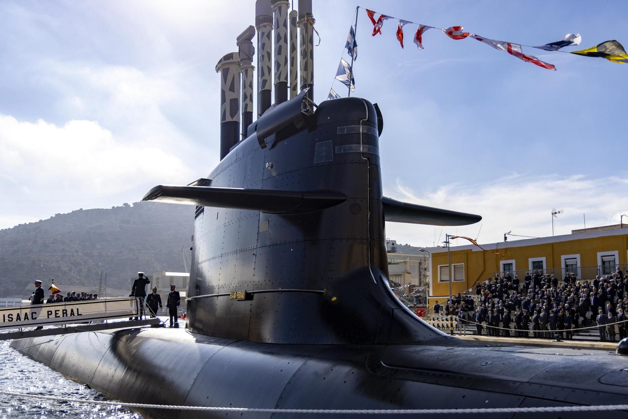 FOTOS: La Armada recibe el submarino S-81 de manos de Navantia