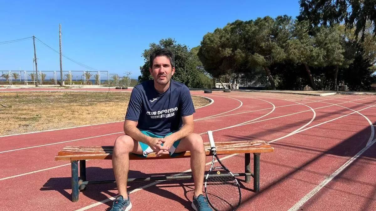 Carlos Solas, a una pista d'atletisme.