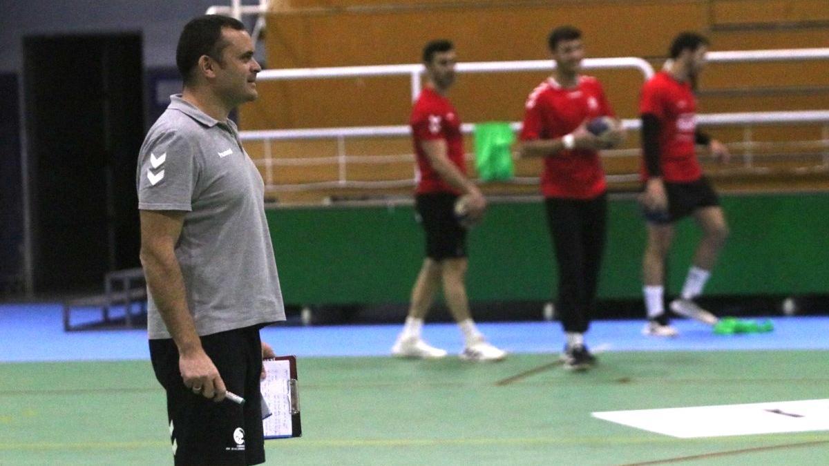 Jesús Escribano, técnico del Cajasur, durante un entrenamiento.