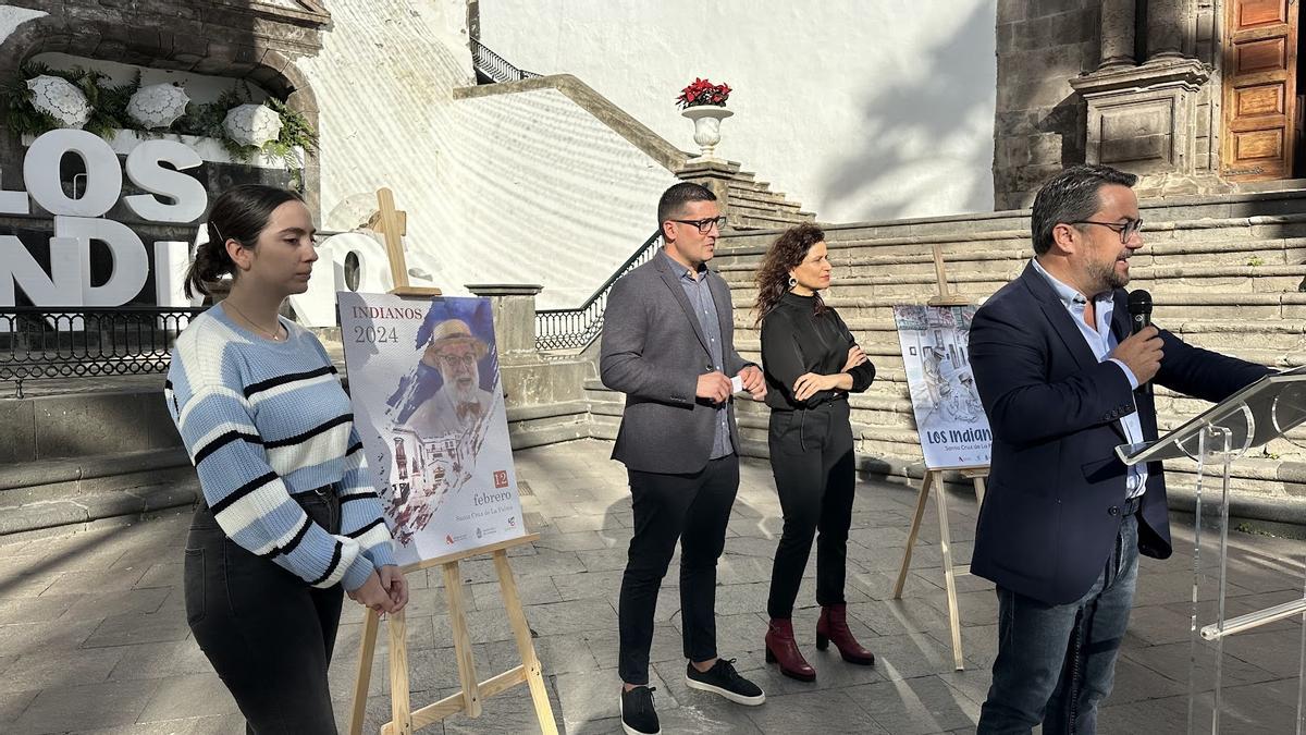 Foto Instante de la presentación ante los medios de los carteles oficiales de Los Indianos 2024 y Los Indianitos 2024