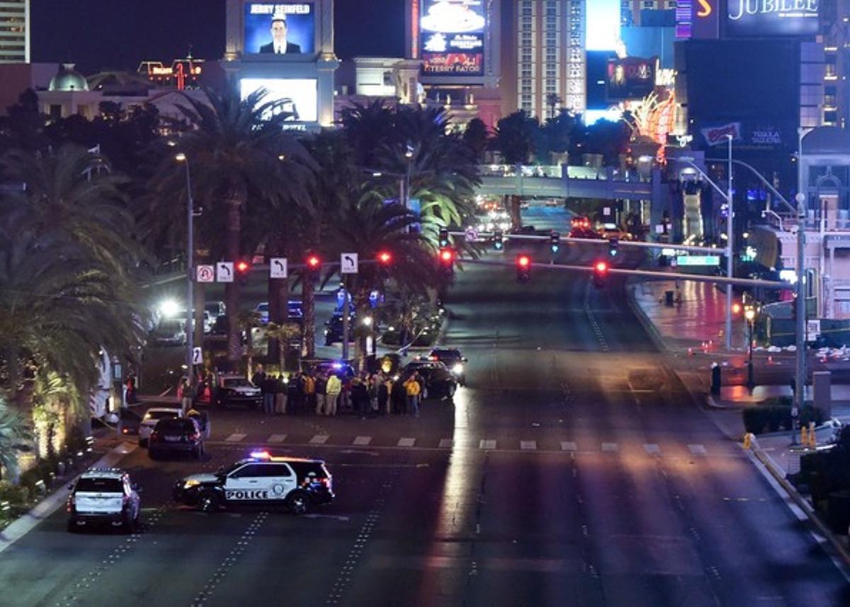 LAS VEGAS, NV - DECEMBER 20: Vehicle traffic on the Las Vegas Strip is closed as police investigate the area after a car crashed into a group of pedestrians on the sidewalk in front of the Paris Las Vegas and Planet Hollywood Resort & Casino reportedly injuring at least 35 people and killing one on December 20, 2015 in Las Vegas, Nevada.   Ethan Miller/Getty Images/AFP