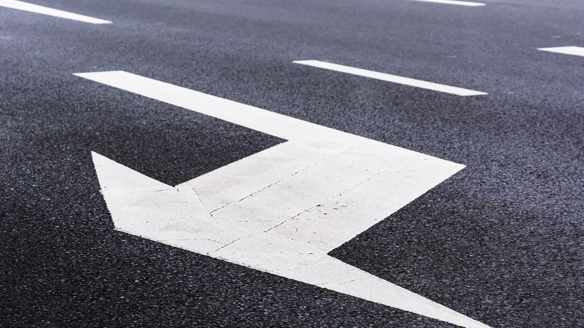 ¿Conoces los significados de las flechas en la carretera? ¿Conoces los significados de las flechas en la carretera?