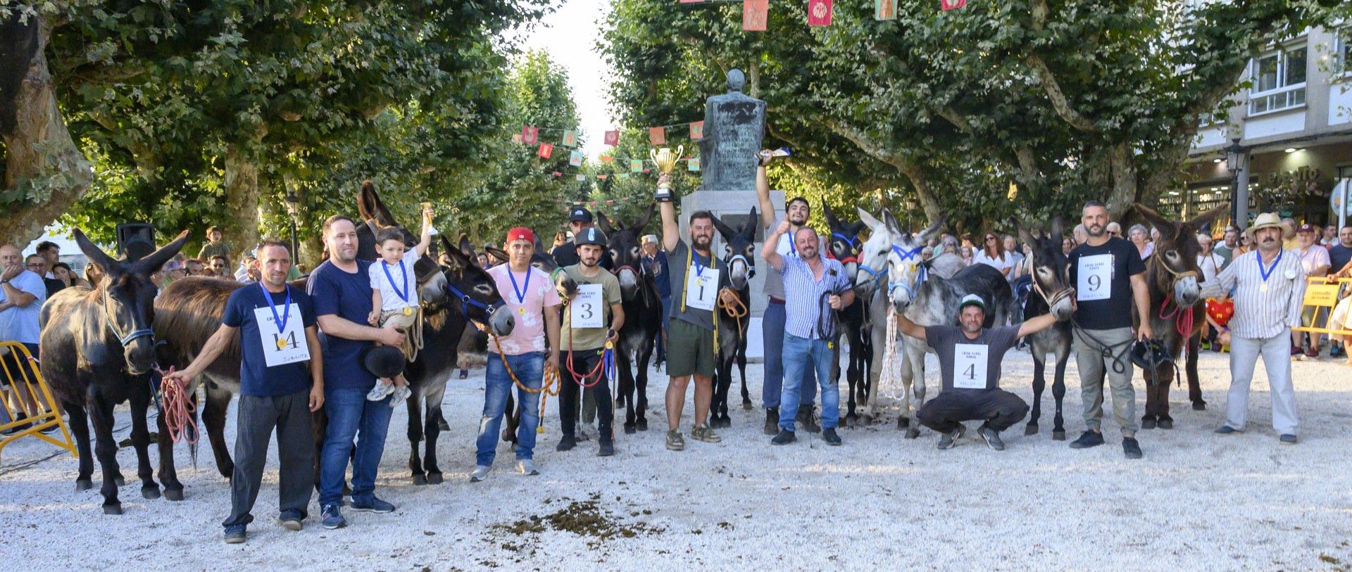 Caprichoso e Dinamita coróanse no Gran Derbi Asnal do Santiaguiño en Padrón