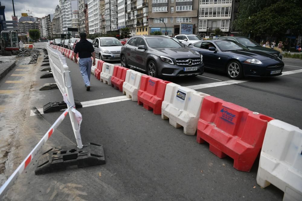 Atasco en Linares Rivas por las obras en un carril